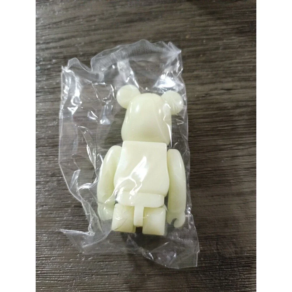 Bearbrick 100% Series 44 Basic C Glow Open Box